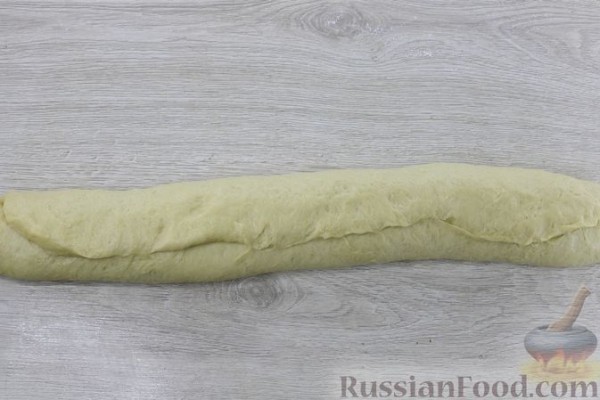 Сдобный рулет с орехово-медовой начинкой