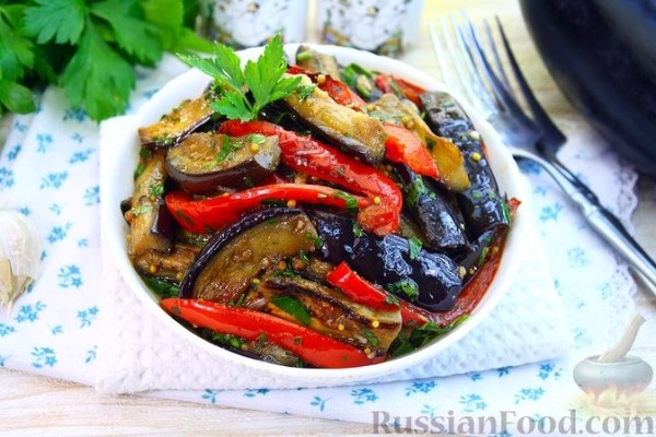 Закуска из жареных баклажанов и перца