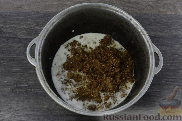 Сдобный рулет с орехово-медовой начинкой