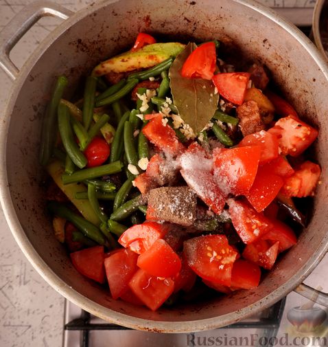 Говядина, тушенная с овощами и стручковой фасолью