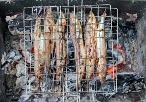 Корюшка на мангале Корюшка на мангале