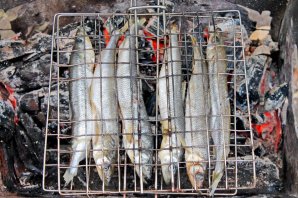 Корюшка на мангале Корюшка на мангале