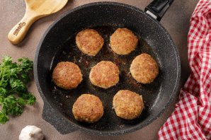 Котлеты из фарша с хлебом