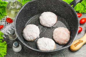 Котлеты с сыром и помидорами