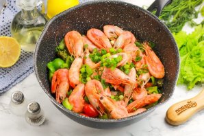 Креветки с овощами