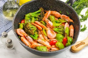 Креветки с овощами