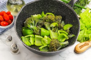Креветки с овощами