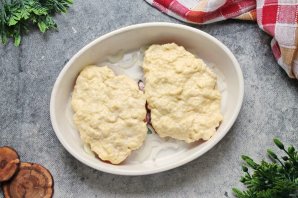 Мясо по-французски с помидорами и сыром