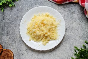 Мясо по-французски с помидорами и сыром
