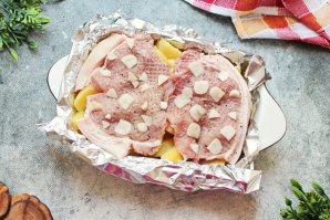 Отбивные с картошкой в духовке Отбивные с картошкой в духовке