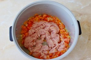 Рис с фаршем в мультиварке