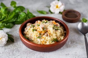 Рис с мясом в горшочках