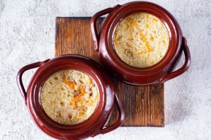 Рис с мясом в горшочках