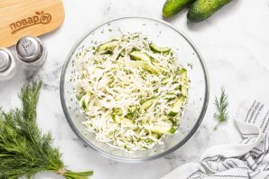 Салат из капусты с укропом
