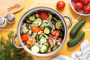 Салат на зиму из помидоров и огурцов Салат на зиму из помидоров и огурцов