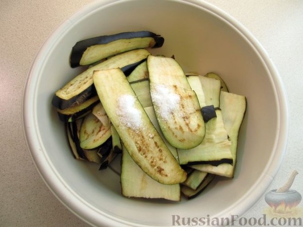Рулетики из лаваша, с баклажанами и сыром