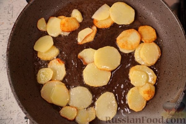 Молодой картофель, запечённый с кабачками и помидорами