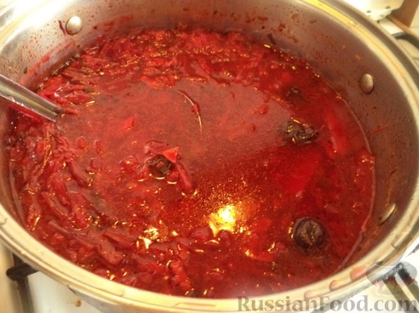 Борщ грибной с черносливом