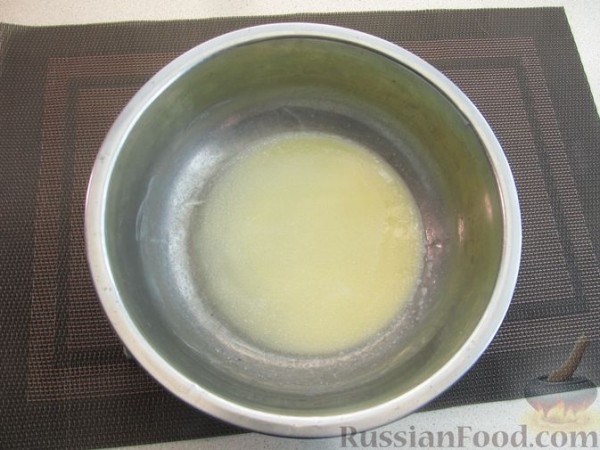 Кабачки, запечённые с сыром, сметаной и яйцами, под сухарной корочкой
