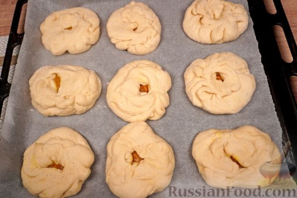 Солёные булочки с начинкой из обжаренной муки и пряностей Солёные булочки с начинкой из обжаренной муки и пряностей