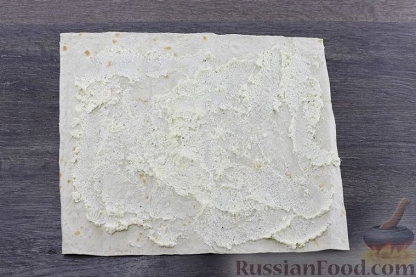 Рулет из лаваша с баклажанами, творогом, яйцами и сыром