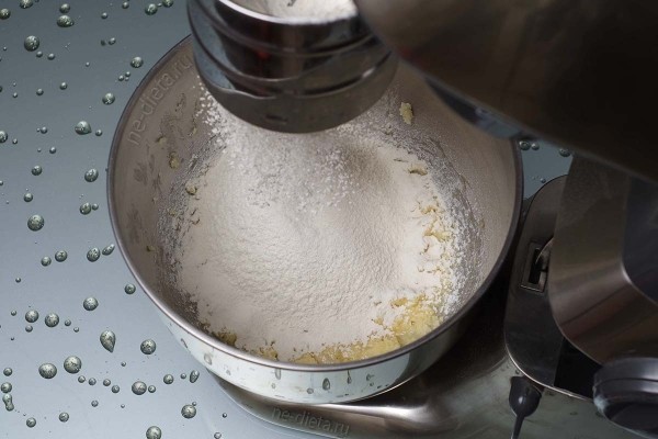 Пончики с клубникой