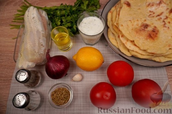 Гирос с белой рыбой и соусом дзадзики
