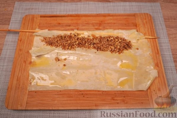 Сарагли с заварным кремом и персиками