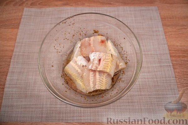 Гирос с белой рыбой и соусом дзадзики