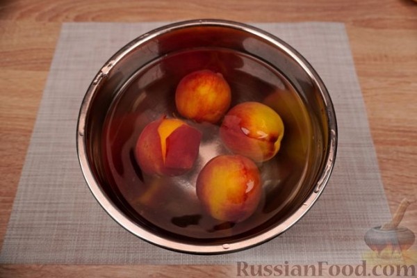 Сарагли с заварным кремом и персиками