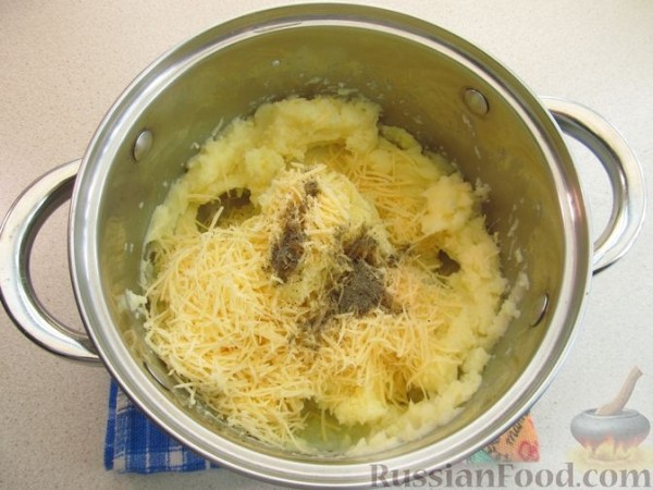 Запечённый перец, фаршированный картофельным пюре и мясом