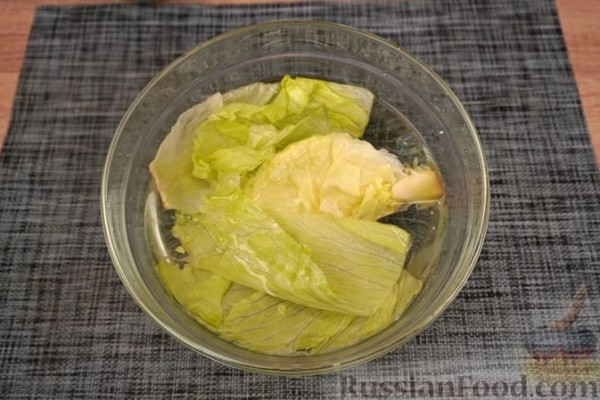 Гирос с красной рыбой и соусом песто