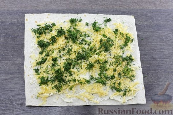 Рулет из лаваша с баклажанами, творогом, яйцами и сыром