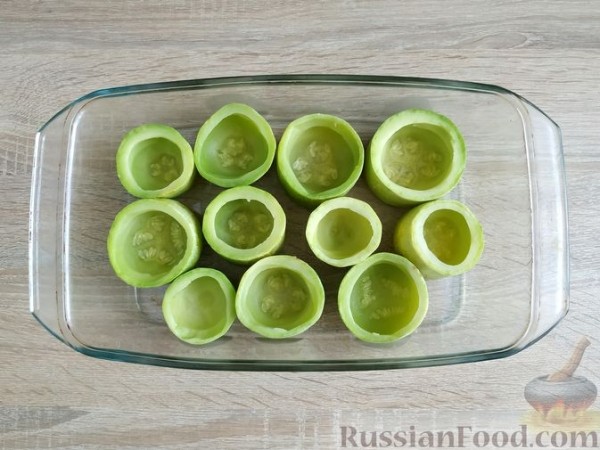 Кабачки, фаршированные булгуром, шампиньонами и морковью (в духовке)