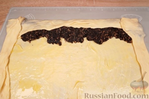 Ретеш (штрудель по-венгерски) с яблоками и маком Ретеш (штрудель по-венгерски) с яблоками и маком