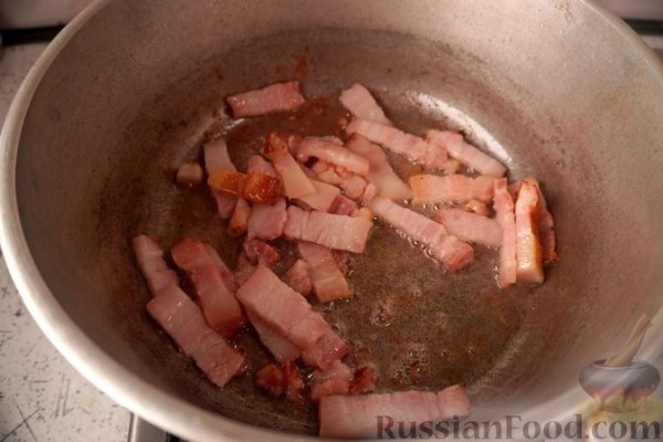 Лечо с колбасками и клёцками