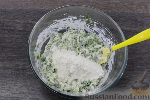 Сырный пирог с зеленым луком