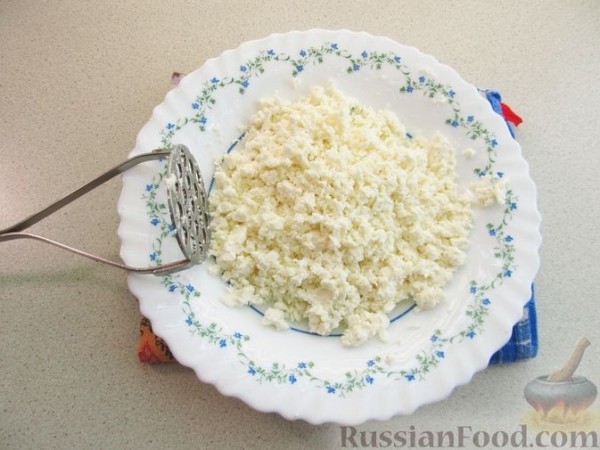 Рулетики из запечённого перца с брынзой и зеленью