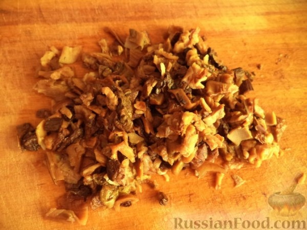 Борщ грибной с черносливом