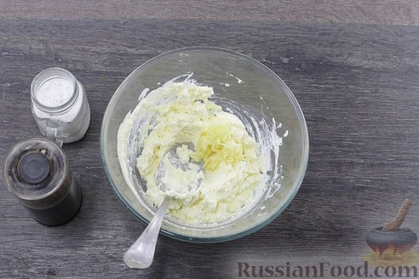 Рулет из лаваша с баклажанами, творогом, яйцами и сыром