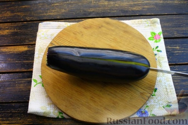 Баклажаны с куриным фаршем, помидорами и сыром (в микроволновке)