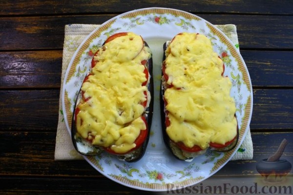 Баклажаны с куриным фаршем, помидорами и сыром (в микроволновке)