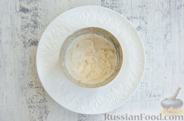 Десерт из творога, с малиной и печеньем