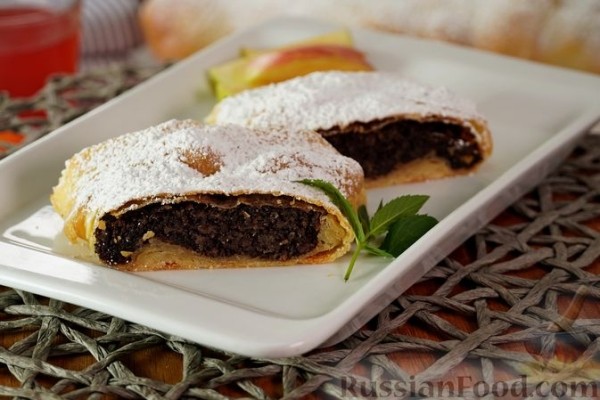 Ретеш (штрудель по-венгерски) с яблоками и маком