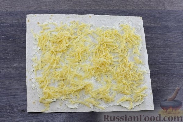 Рулет из лаваша с баклажанами, творогом, яйцами и сыром