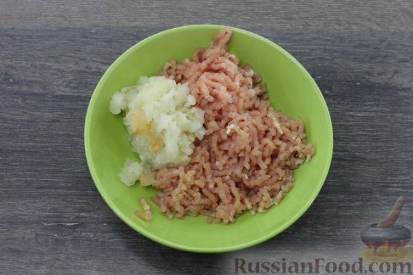 Баклажаны-гармошки с фаршем, тушенные в томатном соусе