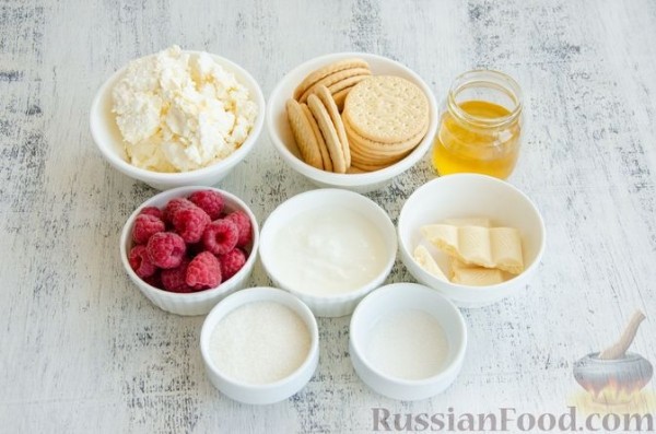 Десерт из творога, с малиной и печеньем
