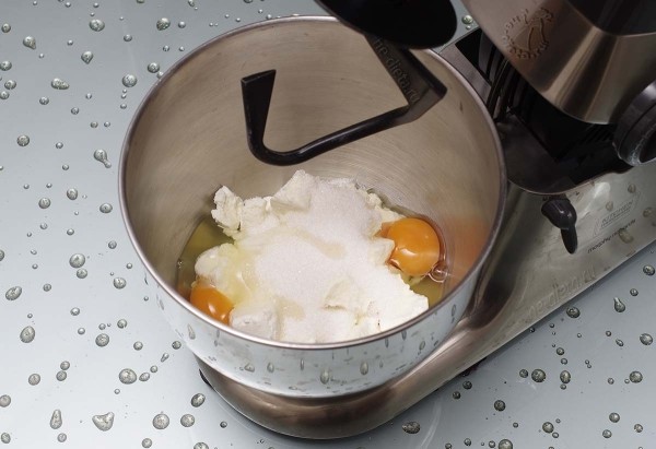 Пончики с клубникой