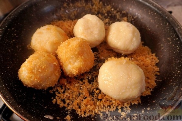 Творожные клёцки (турогомбоц) с персиками