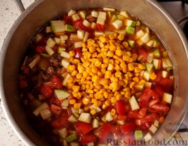 Суп из кабачков с грибами и кукурузой